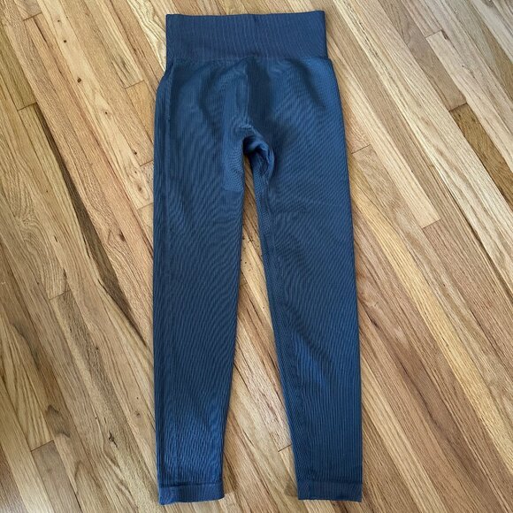 Grey Ribbed Workout Set - Picture 2 of 5